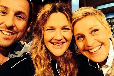 @drewbarrymore: OMG ! Love this selfie I got to take with these two awesome folks ! @theellenshow #blended #sofun
