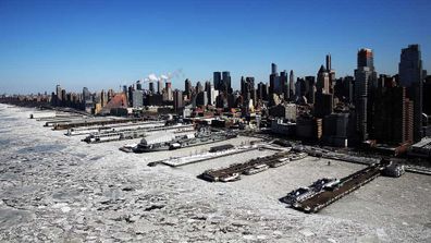 New York turns white as Hudson freezes over (Gallery)