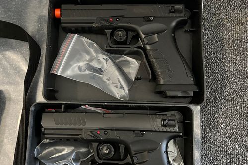 Armas de ar comprimido apreendidas em uma propriedade de Villawood. 