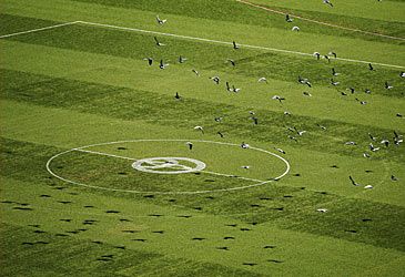 What is the diameter of the outer circle at the centre of an Australian rules ground?