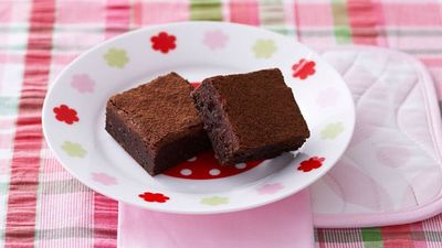 <a href="http://kitchen.nine.com.au/2016/05/17/10/14/chocolate-fudge-brownies" target="_top">Chocolate fudge brownies</a>