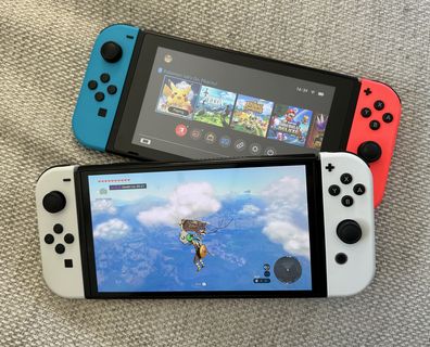 Comparing the original Nintendo Switch to the new OLED Model.