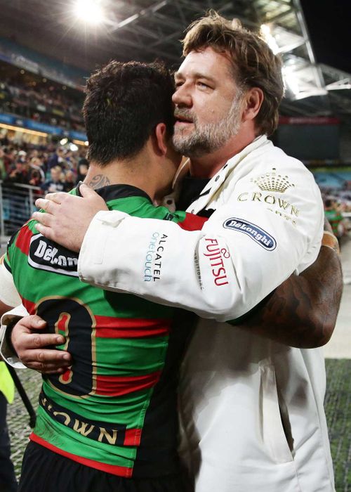 Russell Crowe embraces Issac Luke of the Rabbitohs. (Getty)