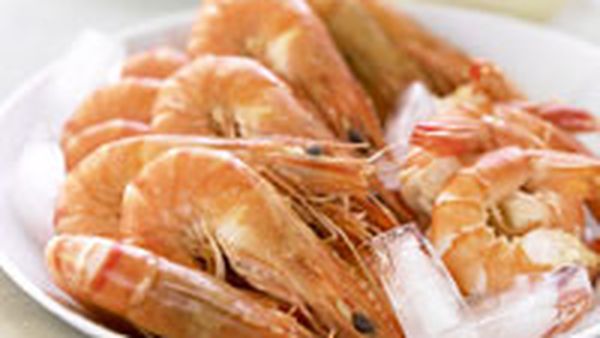 Prawns with chilli dipping sauce