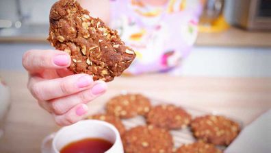 Traditional ANZAC biscuits to bake this weekend 