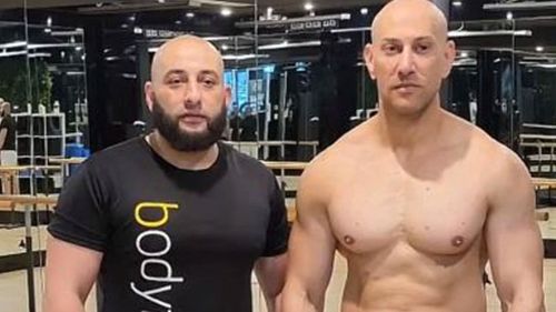 Tarek (à droite) et Omar (à gauche) Zahed ont été aspergés de balles au gymnase Bodyfit à Auburn le 11 mai 2022.