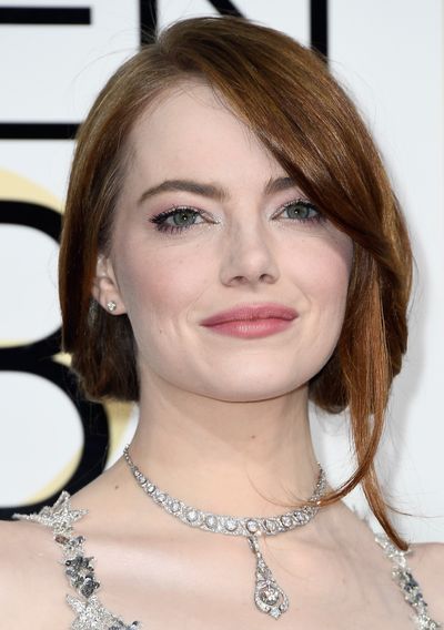 <p>Emma Stone wore her hair swept up with a loose lock or two for a casually lovely effect. Eyes were sparkling with silver shadow. Lips were coated with a touch of soft pink gloss.</p>
Image: Getty.