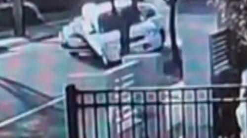 CCTV a capturé le moment dramatique où une voiture incontrôlable a percuté un véhicule en stationnement avant de percuter un poteau électrique.