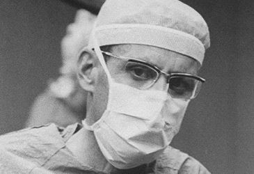 When did Thomas Starzl perform the first successful human liver transplant?