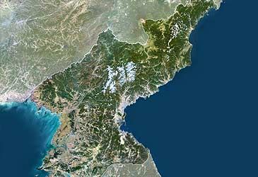 Which sea lies to the east of North Korea?