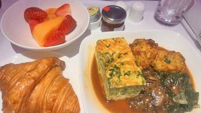 Emirates business class review A380 sydney to dubai