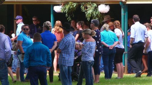 Mourners gathered at the Casaurina Street Primary School. (9NEWS)