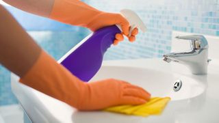 Woman reveals that a $20 product she bought from Bunnings is perfect to  clean grout