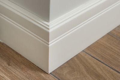 Dust skirting boards in one room
