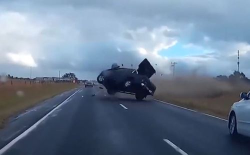 Seemingly out of nowhere, the Nissan Navara comes crashing across the wrong side of Western Port Highway. (Dash Cam Owners Australia)