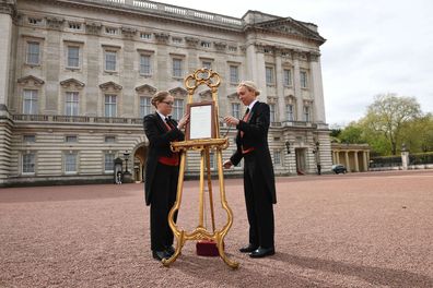 Prince Harry and Meghan Markle royal baby announcement Buckingham Palace easel