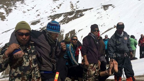 The Nepalese Army rescuing trekkers from the avalanche. (AAP)