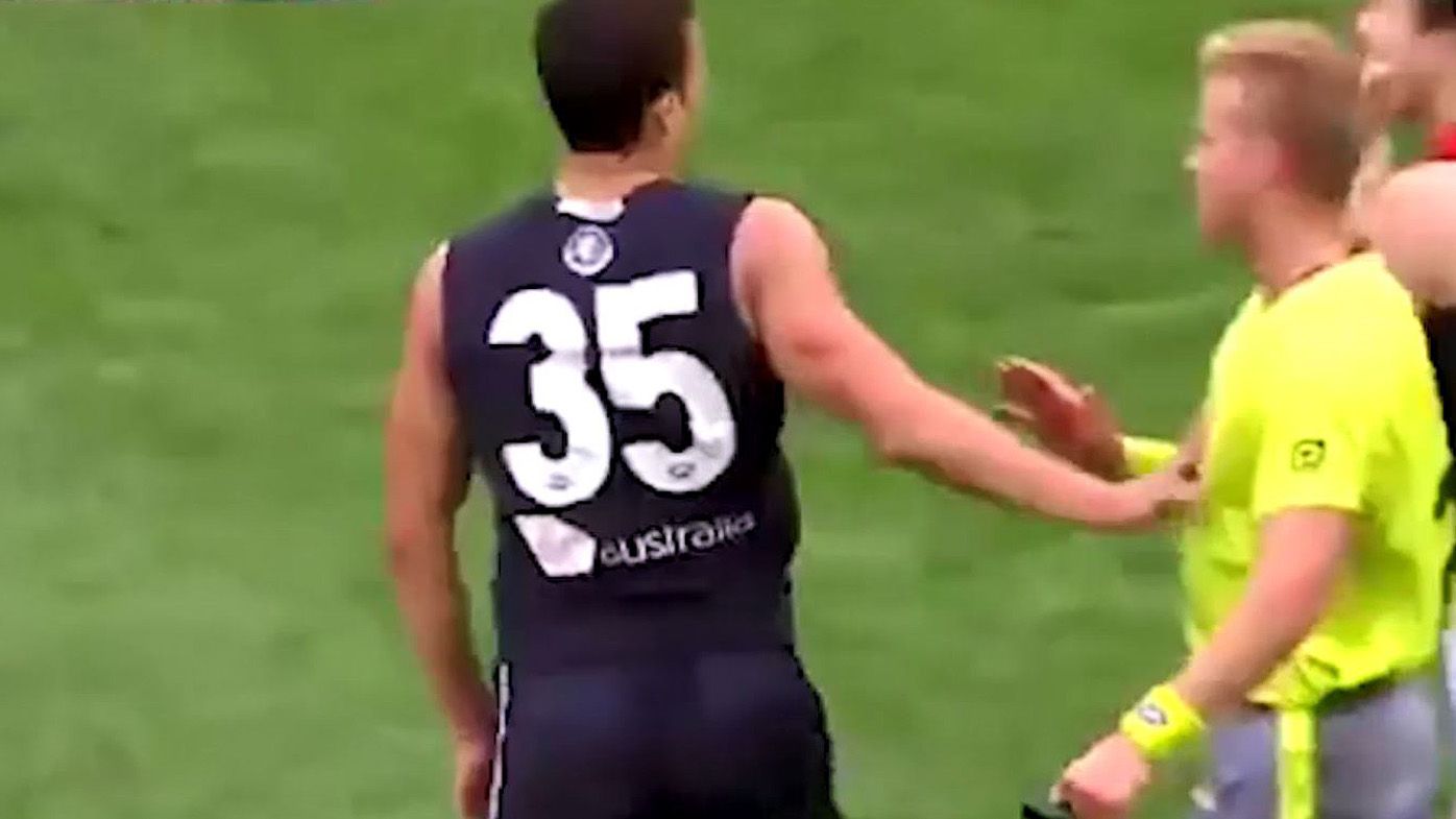 Ed Curnow pushes referee as Carlton rallie against Essendon Bombers to claim first win of AFL season