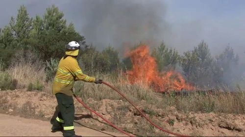 A bushfire is tonight threatening properties and lives at Port Lincoln, on South Australia's Eyre Peninsula.