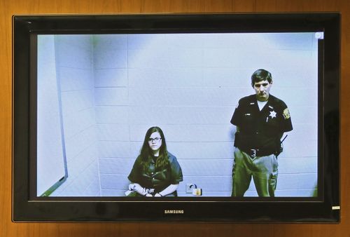 Anissa Weier, left, appeared via video link from the Washington County Secure Detention Center in 2016. (AAP)