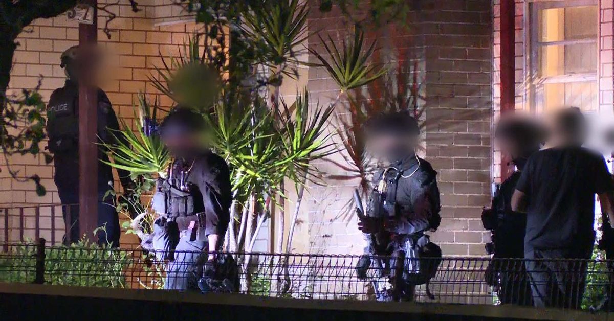Trois personnes arrêtées après qu’un otage présumé ait été torturé à son domicile à Sydney