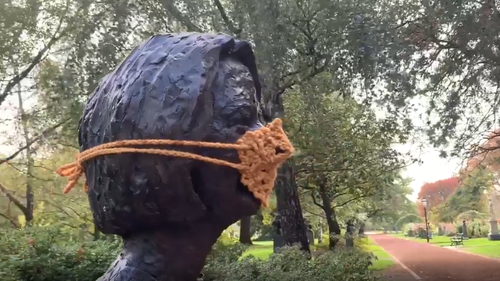 Ballarat artist makes crochet face mask for Julia Gillard statue