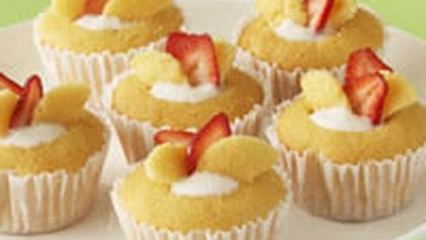Butterfly cakes with strawberry yogurt
