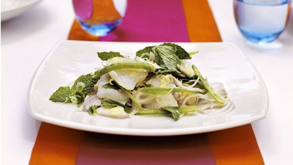 Raw scallop salad (Pla hoi shenn dip)