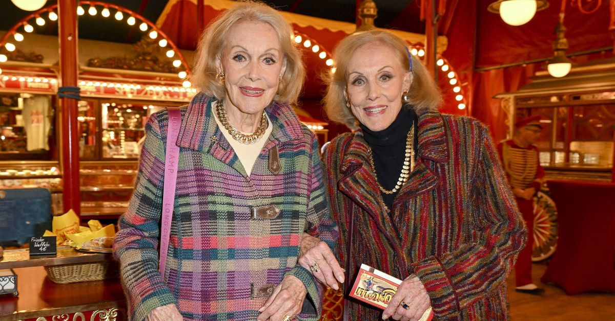 Entertainment duo the Kessler twins die on the same day, aged 89