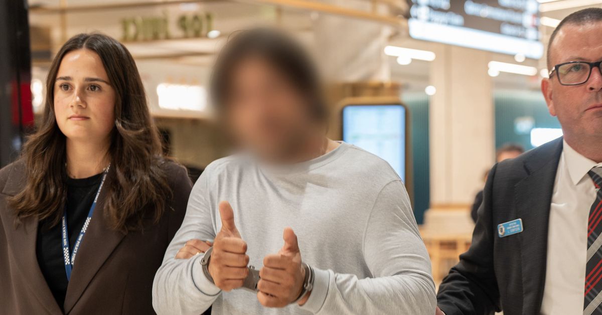 Accused scammer charged in alleged $150,000 NSW shopping centre sting