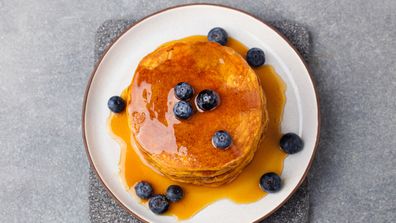 Pancakes with maple syrup and blueberries