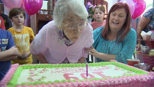 Queensland's oldest woman declares for LNP's Tim Nicholls because he 'has a nice face'