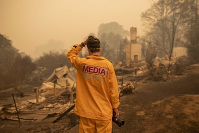 Matt Roberts reacts to seeing his sister's destroyed house in Quaama, NSW, Wednesday, January 1, 2020.  (AAP Image/Sean Davey) 