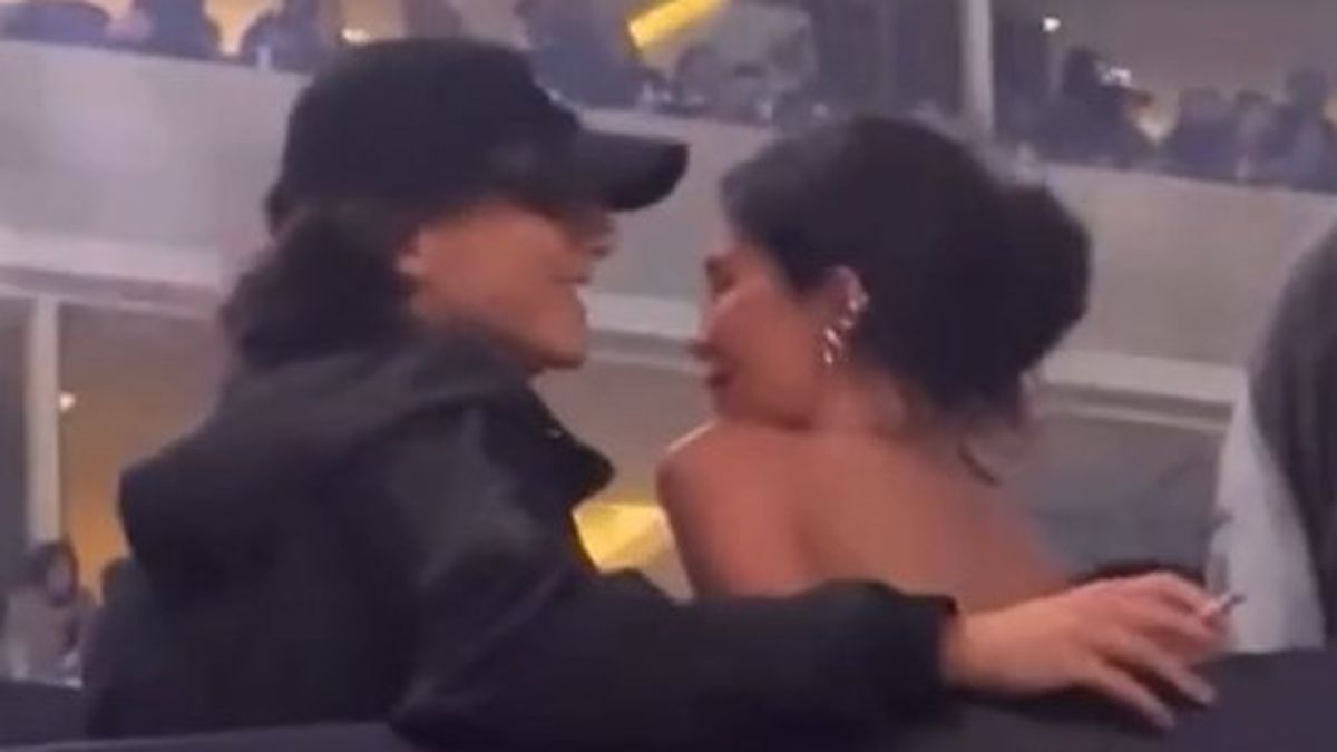 It's official! Kylie Jenner and Timothée Chalamet went public with their  romance with a passionate kiss at Beyoncé