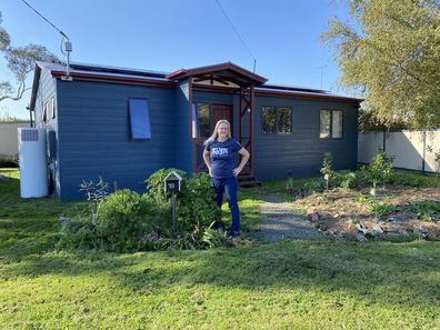 sophie macrae outside home