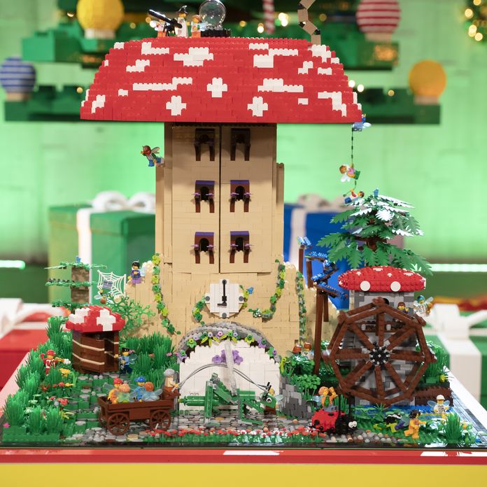 LEGO Masters Bricksmas 2021: Christmas window display builds