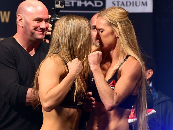 Ronda Rousey (left) and Holly Holm scuffle during theri weigh in Etihad Stadium in Melbourne. (AAP)
