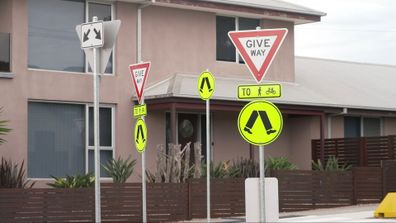 Kavşaktaki karmaşa sürücüleri düşündürüyor