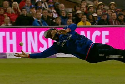 <b>Two spectacular catches has helped England record a crushing 93-run win over Australia in the third ODI at Old Trafford. </b><br/><br/>One of the grabs was taken by Steven Finn, who was clearly never told that lumbering 1.98m quicks aren't meant to hang on to one-handed diving efforts at short midwicket. <br/><br/>As brilliant as Finn's catch to remove Steve Smith was, the paceman was outdone by teammate Jason Roy, who took a superb juggling effort as he stumbled back at long on. <br/><br/>Click through to check out the English screamers.<br/>