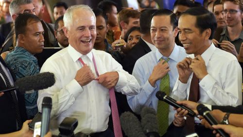 Malcolm Turnbull and Joko Widodo ditched their ties during the tour. (AAP)