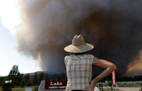 Thousands of locals have been evacuated as the fire destroys homes and businesses. Image: AAP