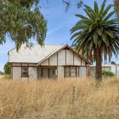Australia’s ultimate bush homestead is opposite an old pub and nothing else