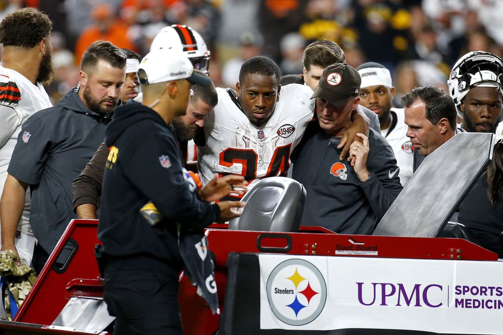 Nick Chubb suffers gruesome knee injury in Browns' game vs. Steelers