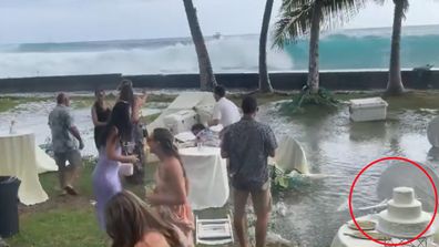 wedding cake wave hawaii