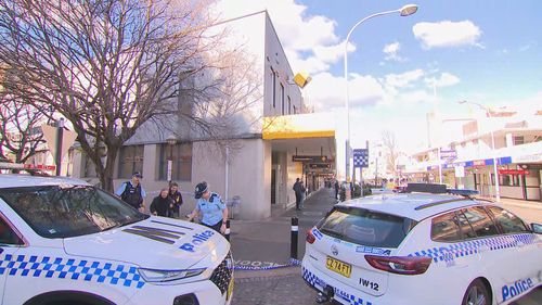 马里克维尔枪击案现场的警察。