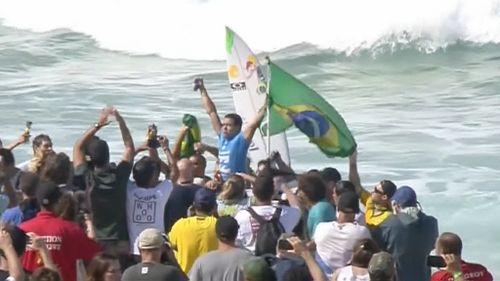 Brazil’s Adriano de Souza wins his first world surfing title at Pipeline, narrowly beating Mick Fanning