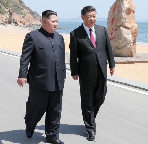The pair strolled along the coastline at a government guesthouse and had lunch together. (AAP)