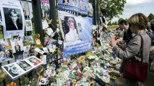 Tributes left in memory of Diana, Princess of Wales outside the gates of Kensington Palace. (AAP)