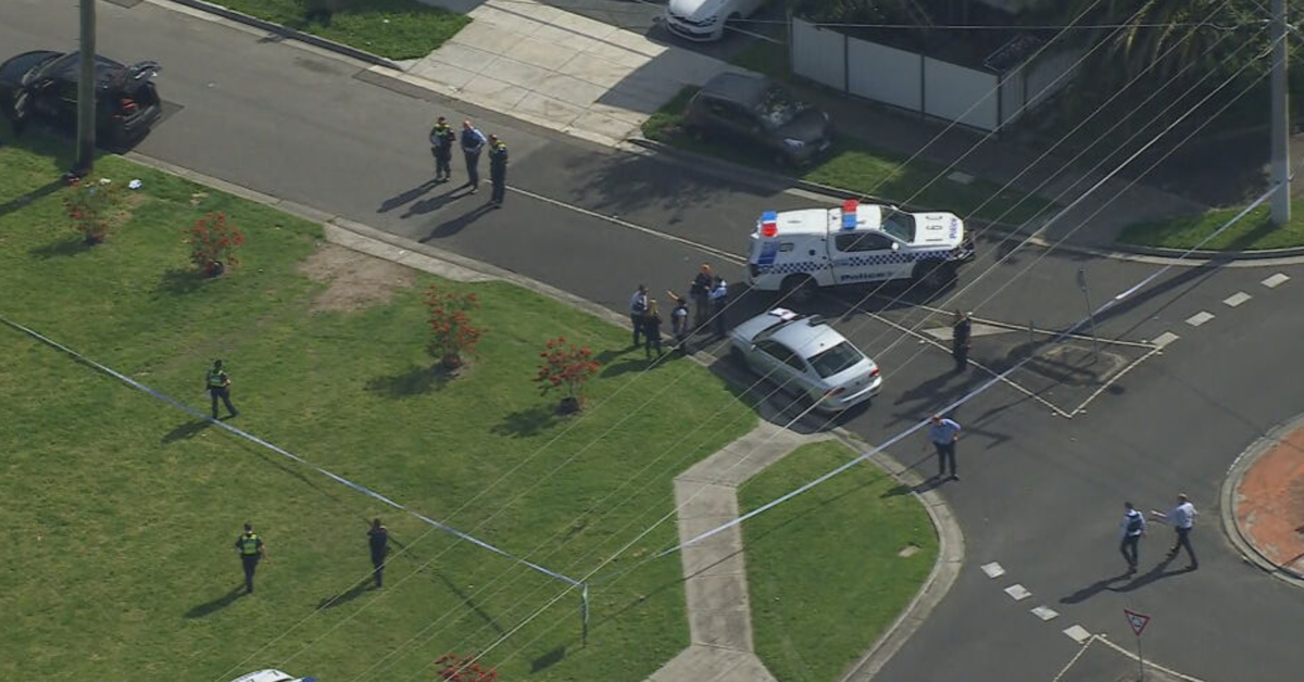 Man found shot in car in Melbourne's south-east in mid-afternoon