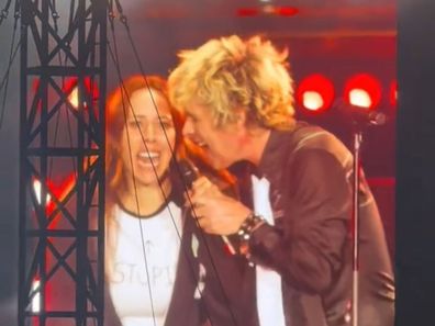 Fan takes Green Day microphone